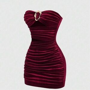 Elegant Burgundy Strapless Dress